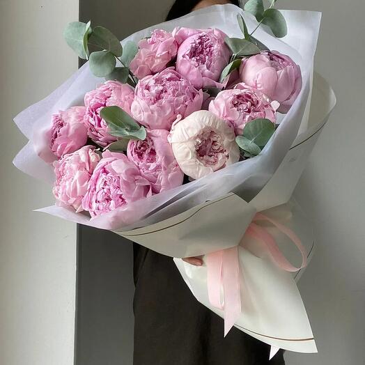Букет из 11 пионов