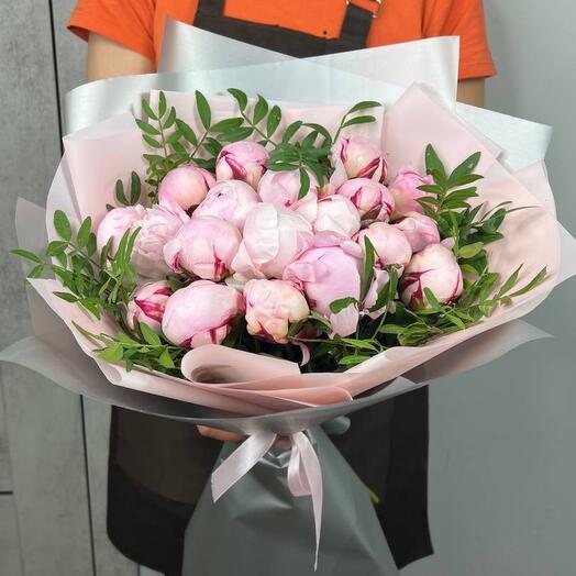 Bouquet of pink peonies