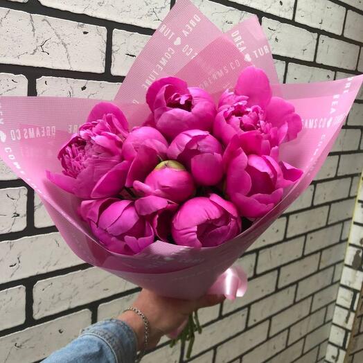 9 peonies in pink packaging