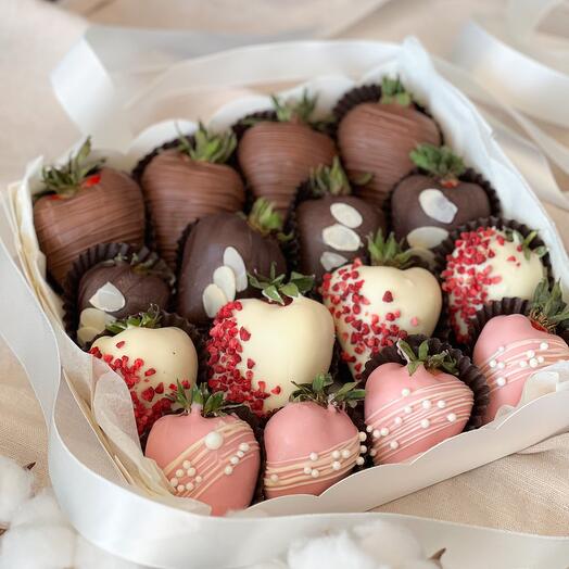 Chocolate covered strawberries ASSORTED