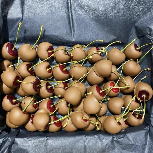 Cherries in chocolate Love