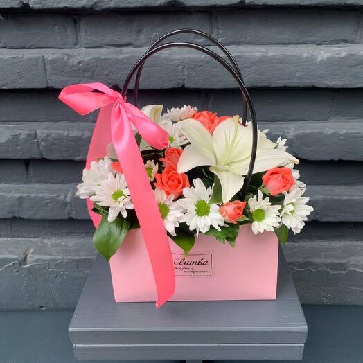 Flores en un bolso grande