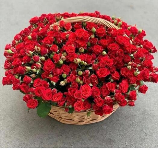 Flowers Basket of 101 Red Baby Roses
