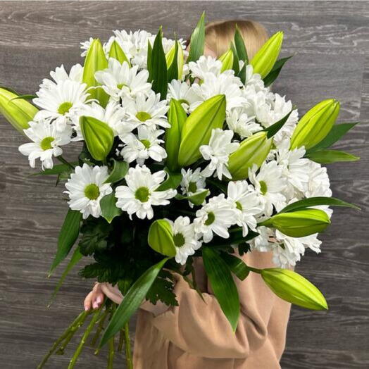 Bouquet  Of Lilly and chrysanthemum
