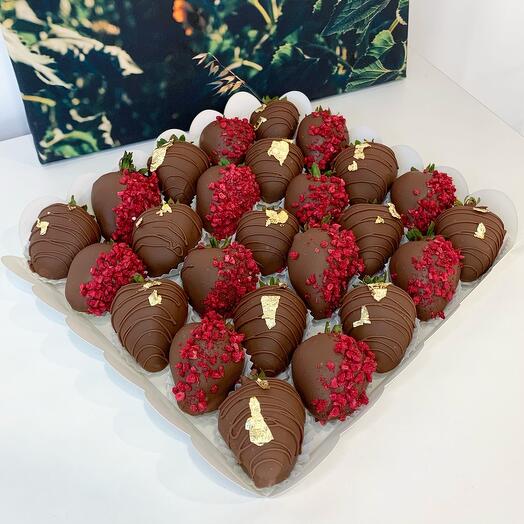 Fresa en chocolate "chispa"