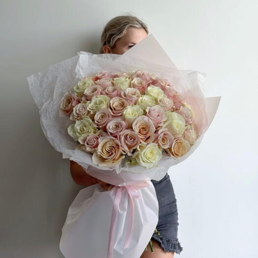 50 преміум-троянд