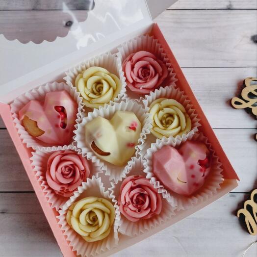 Набор конфет 9 шт ( розы, сердца)