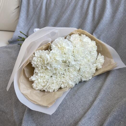 Букет из 25 белых гвоздик