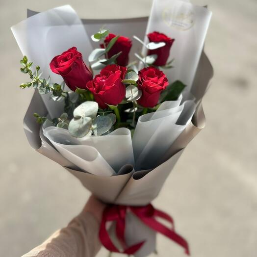 5 Роз в букете с эвкалиптом