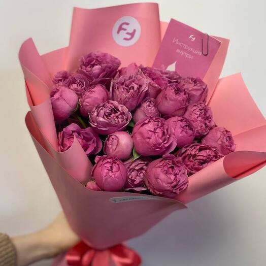 Bouquet of peony roses