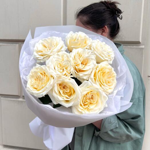 Моно букет из кремовых роз