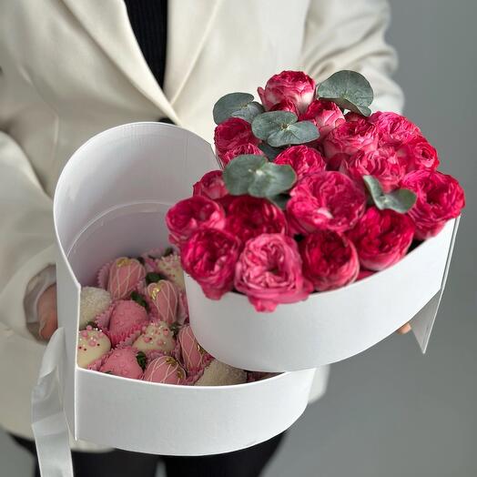 Кусторые розы + клубника в шоколаде 💞