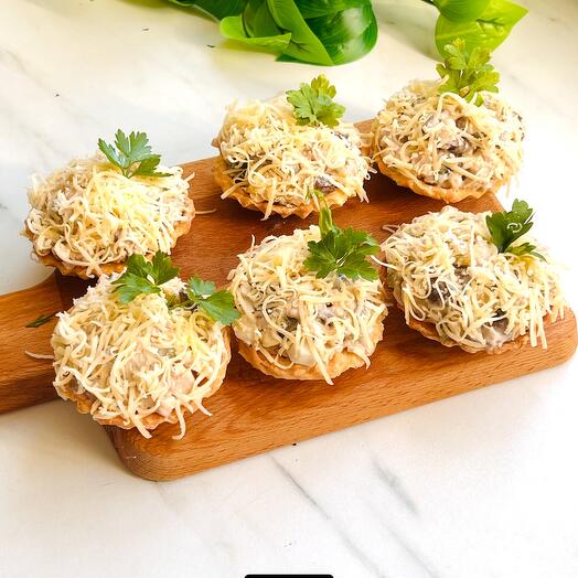 Тарталетки закусочные с куриным салатом