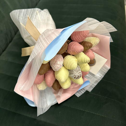 Клубника в шоколаде в букете 25шт/ Strawberriesin chocolate bouquet