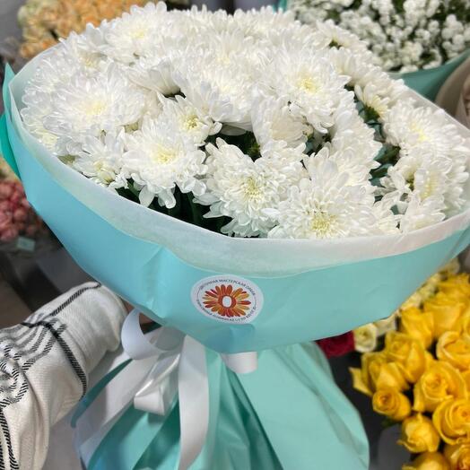 Букет из 15 белых хризантем от Цветочного магазина Оранж Алматы