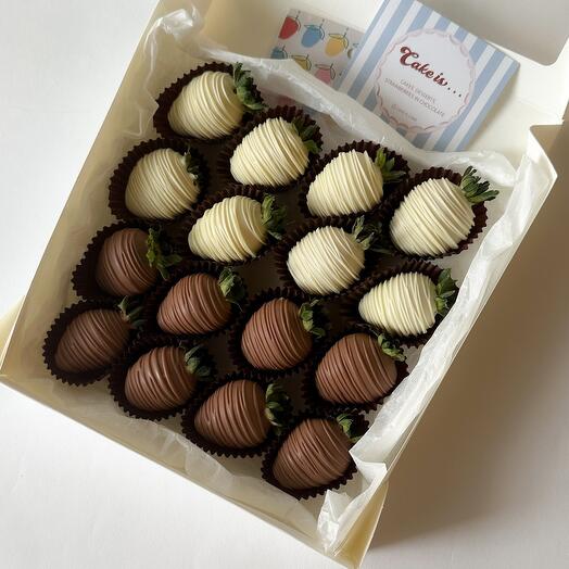 Strawberries in premium chocolate 16 pcs., клубника в шоколаде 16
