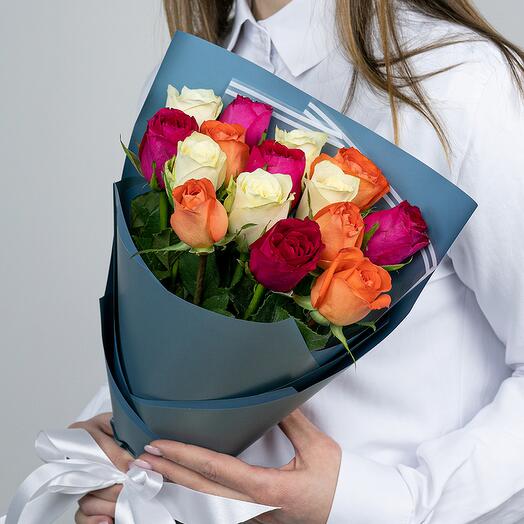 Bouquet of 15 mixed roses 35-40 cm (Kenya) in a package