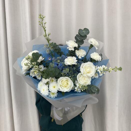 Евробукет в бело-голубых тонах