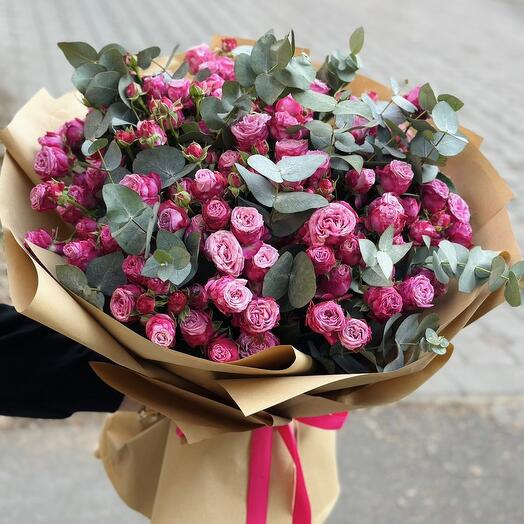 Шикарный букет из пионовидных роз