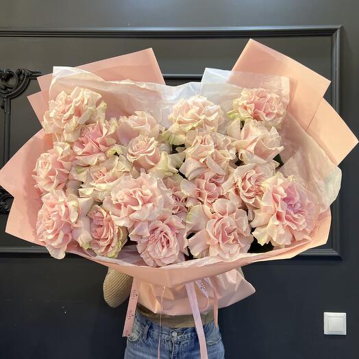 25 delicate pink French roses