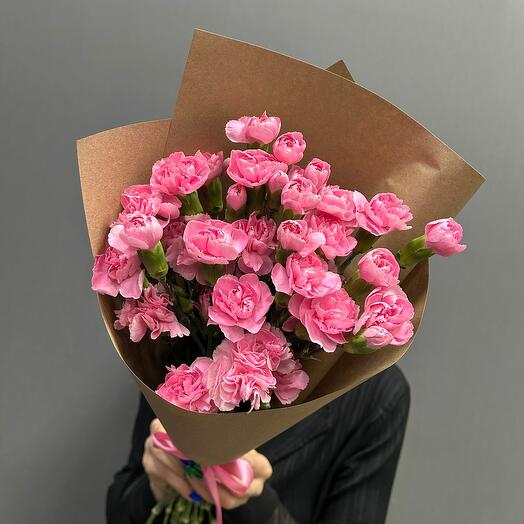 Bouquet of 9 bush dianthuses in craft