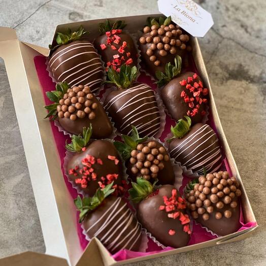 Клубника в шоколаде 12шт 067