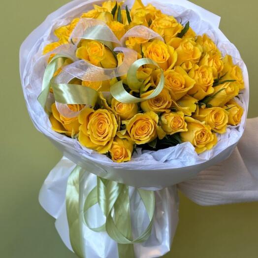 Жёлтые розы в букете
