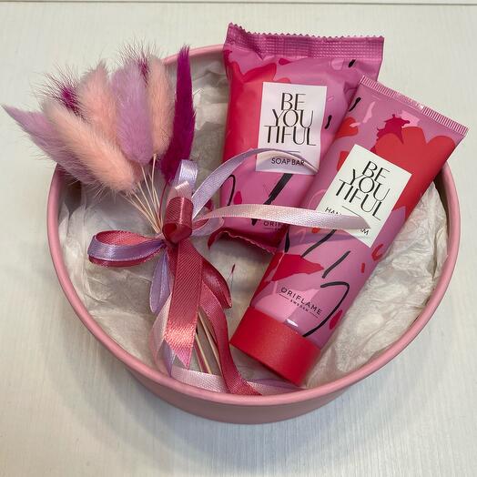 Подарочный набор из сухоцветов и уход за руками