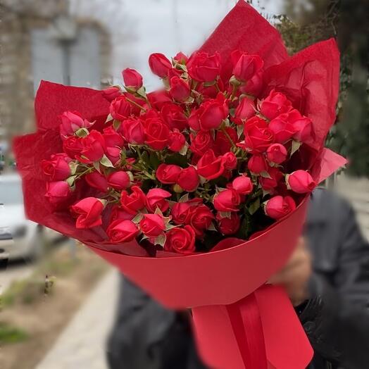 Букет из кустовой розы Черри Хеопс «огонь»