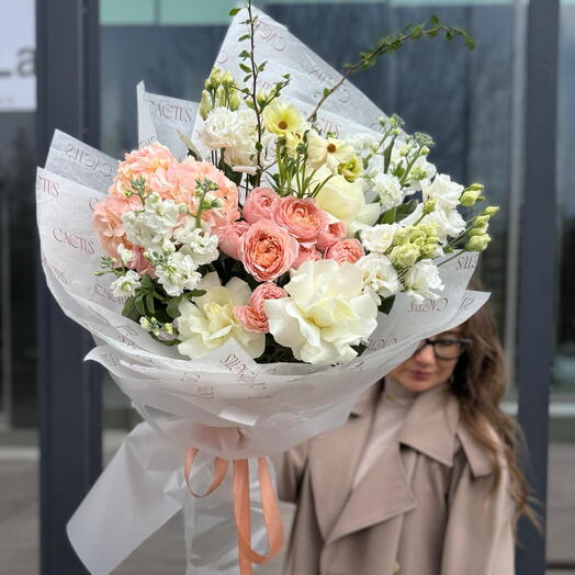 Авторский букет в нежных оттенках