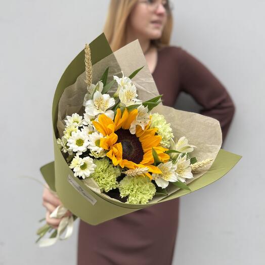 Джентельмен (подсолнух, альстромерия, диантусы, сантини, пшеница)