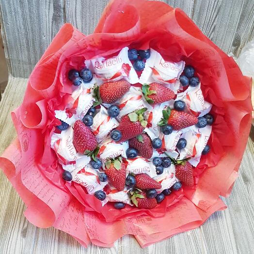 Букет из ягод клубники 🍓 и голубики 🫐, Рафаэлло ️