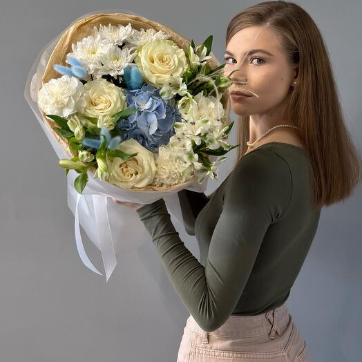 Букет с гортензией 902