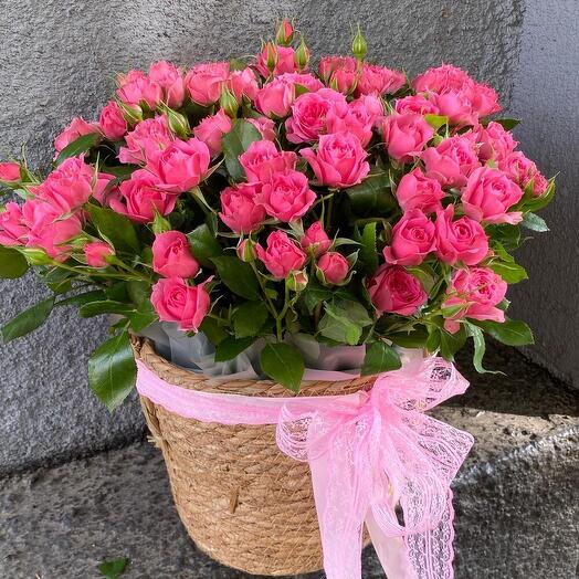 Корзина с кустовыми розами 🌷