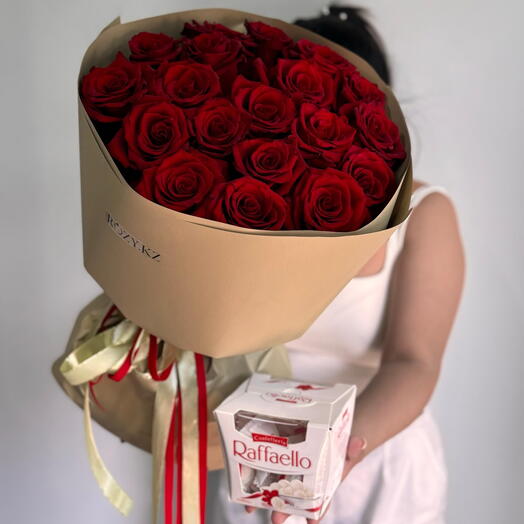 Комбо Букет из 19 роз и раффаэлло