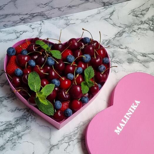 Коробка с черешней 🍒