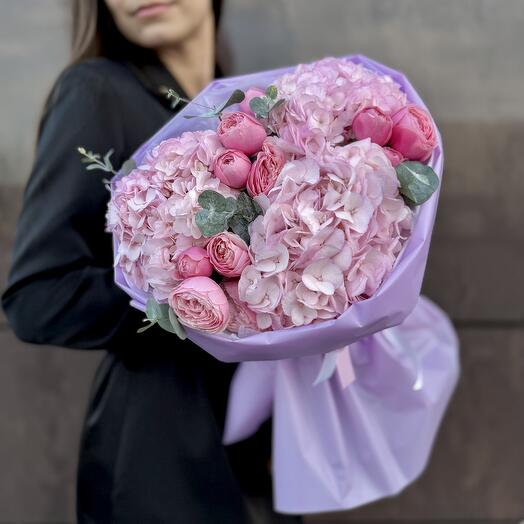Букет из розовых гортензий и Silva Pink