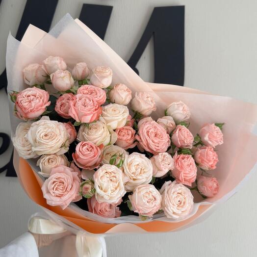 Букет из кустовых роз