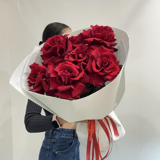 Яркий букет из 7 шт Французских Роз