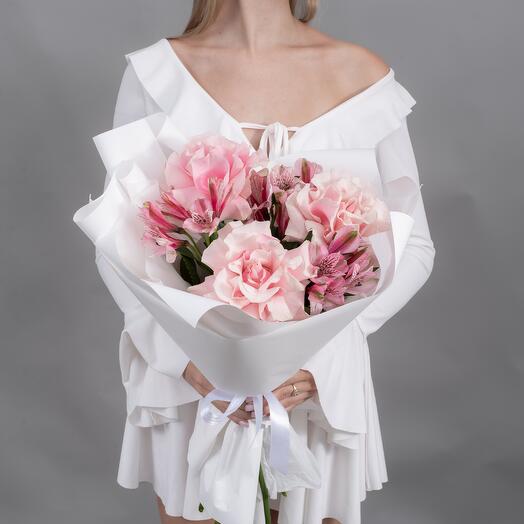 Букет из розовых французских роз и розовых альстромерий