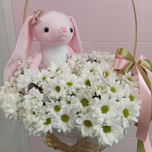 Корзина с цветами зайка