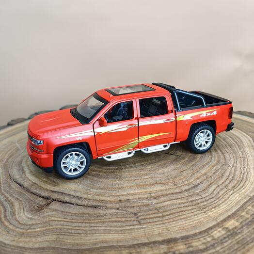 Chevrolet Silverado Pickup красный