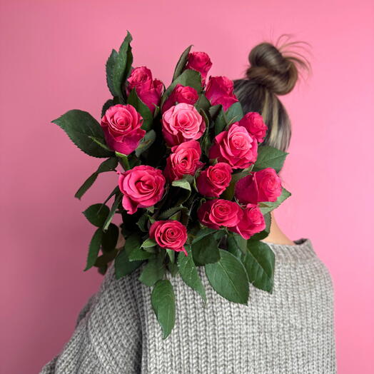 Букет 2244 | 15 малиновых роз под ленту