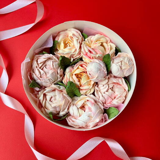 Букет 9 пионов из зефира «Поздравляю» любимой