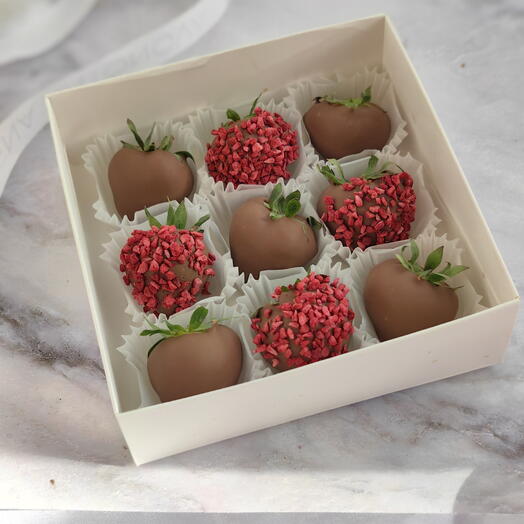 Клубника в шоколаде с малиной 9-12 ягод, подарок подруге, девушке, жене, коллеге, на день рождения