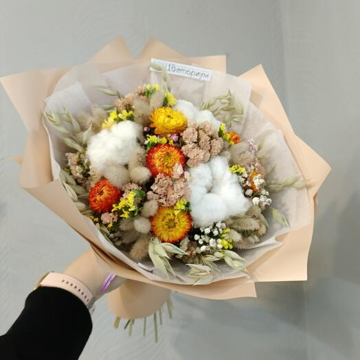 Букет из сухоцветов в персиковой гамме