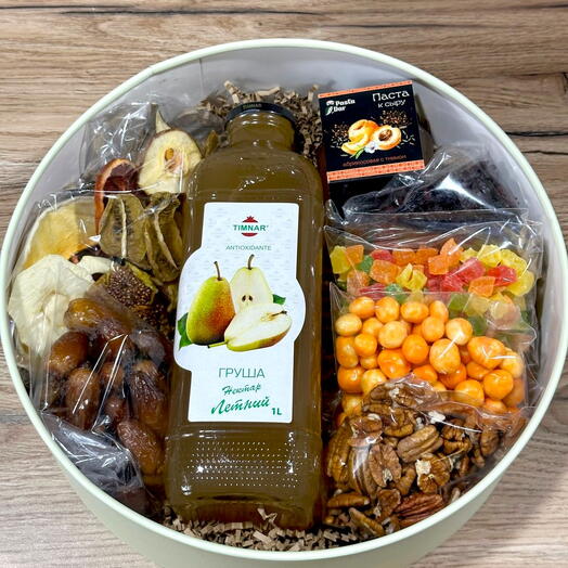 Набор с соком, фруктовыми чипсами и вяленой клюквой "Любимой мамочке"