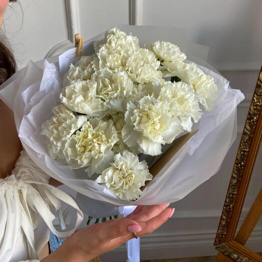 Букет от цветочного дома «TIFFANY» диантусы белые