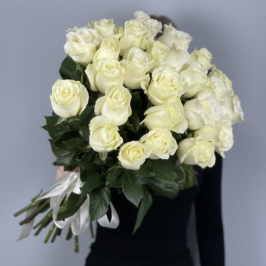 Букет из 25 премиальных белых роз 60см (35)