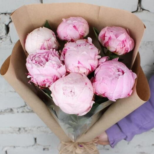 Bouquet of 7 peonies in craft